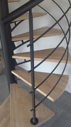 Marche d'escalier en hètre