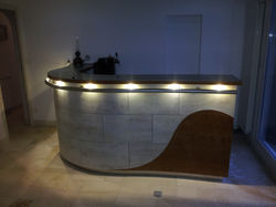 Bar en Inox, Bois et Pierre