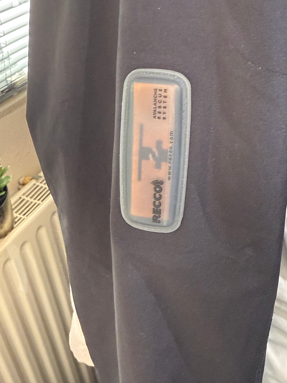 Miniaturbild: Tommy Hilfiger Skianzug Jacke und Hose schwarz/rot guter Zustand Gr 40/L 