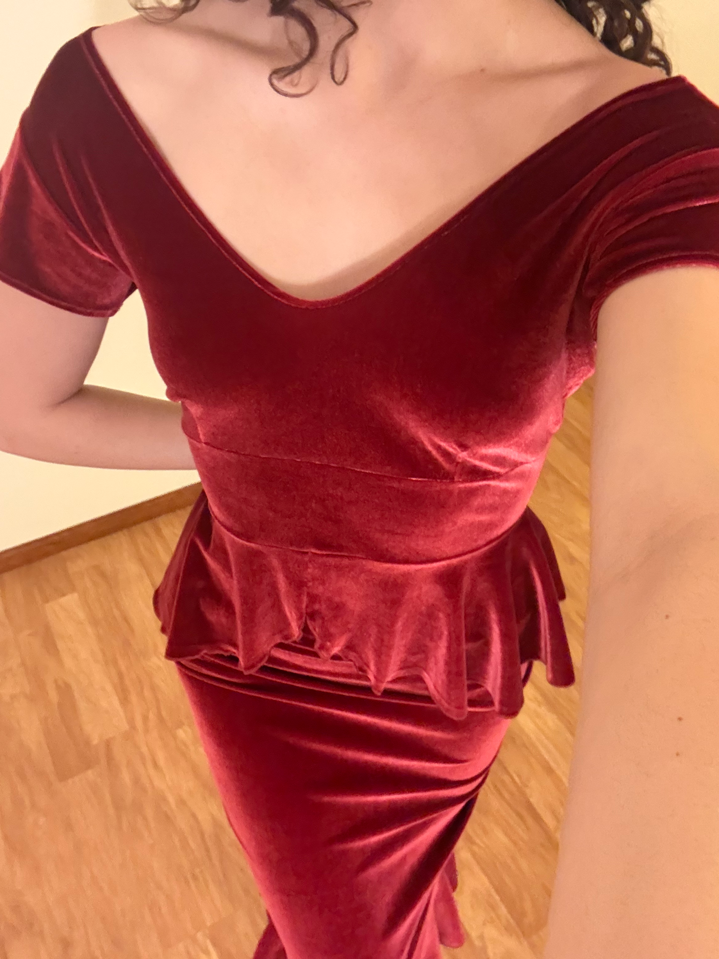 #29 short sleeve red velvet top