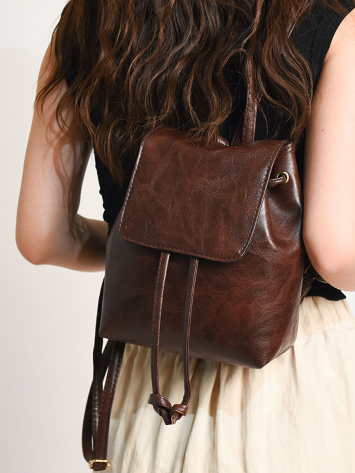 Bolsa de Ombro Retro Compacta