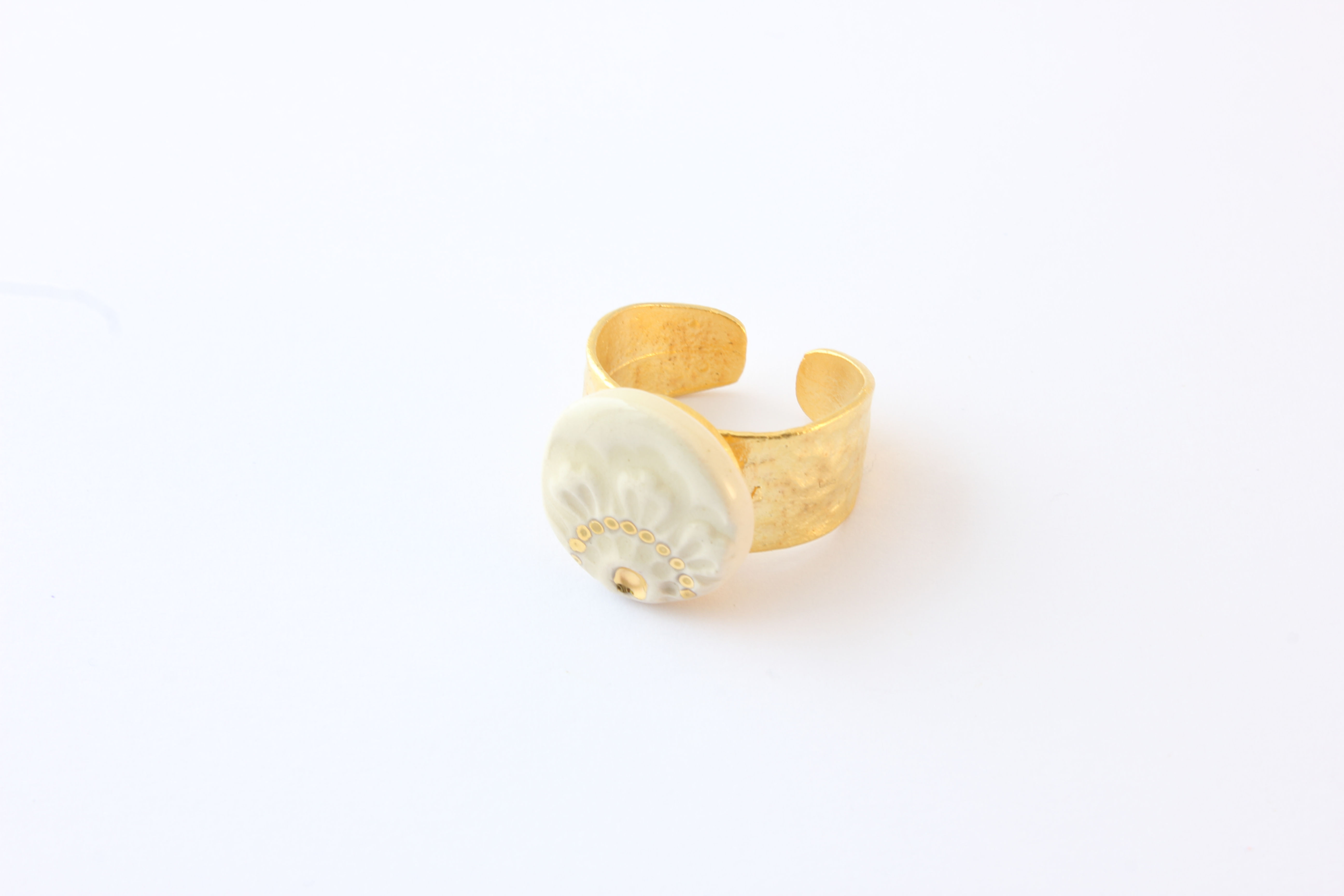 Bague ronde motif floral