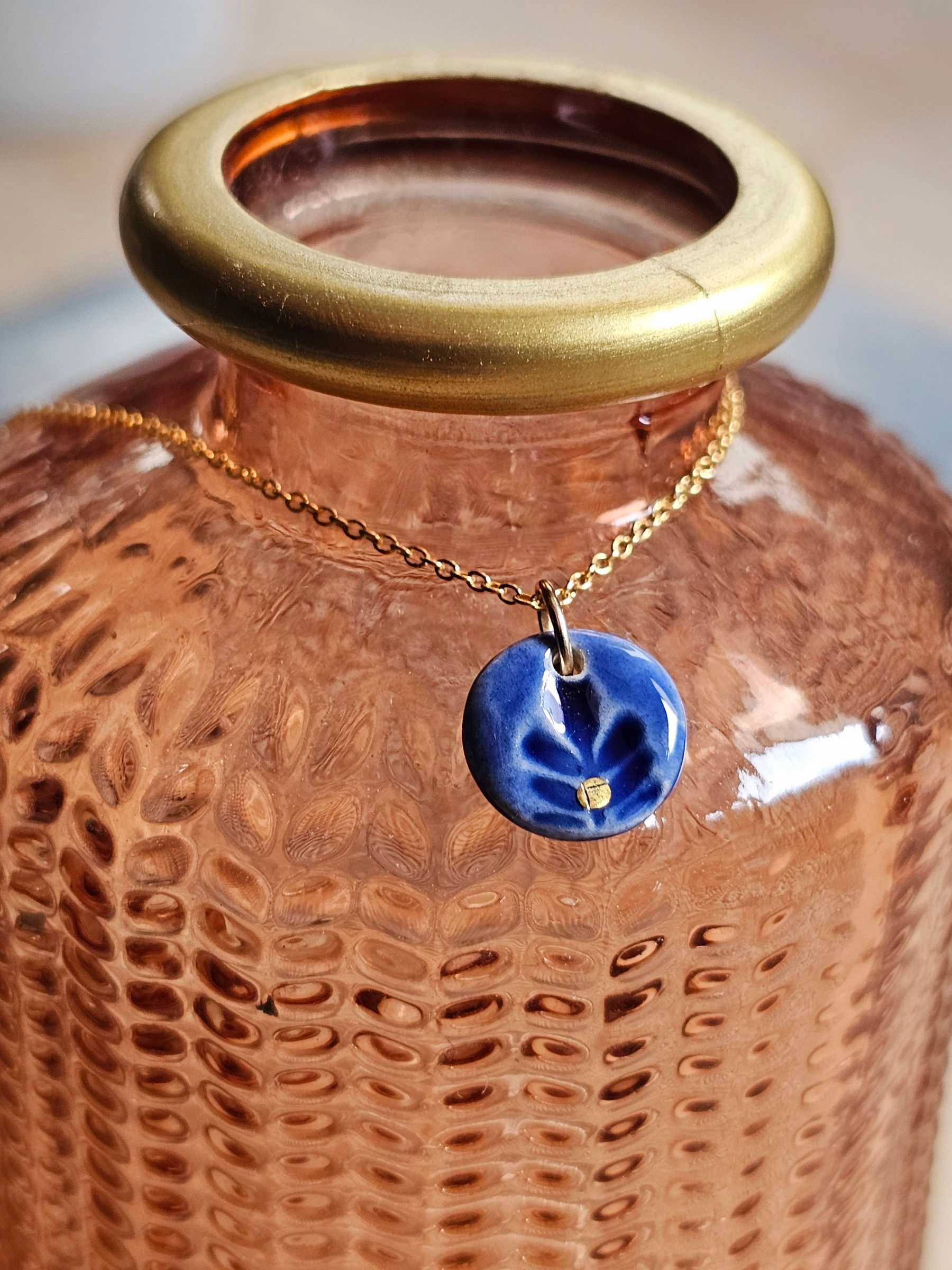 Collier bleu nuit et or, collection luciole, sur chaine gold filled