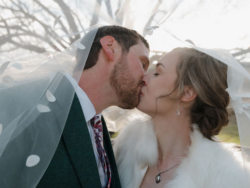 First Look or Aisle Reveal? Which One Is Right for Your Wedding Day?