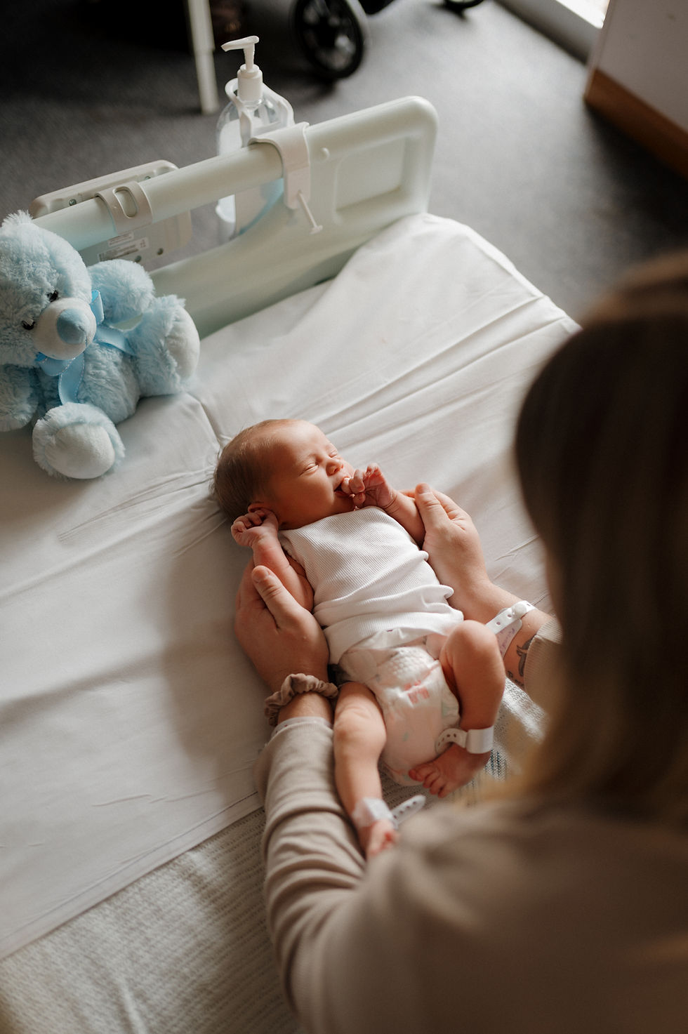 Fresh 48 Photography in Bathurst & Lithgow | Real Newborn Moments in the First 48 Hours