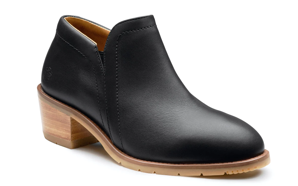 Gravity-Steel-Toe-Safety-Shoe-for-women-in-Black-leather-color-3_1200x.webp