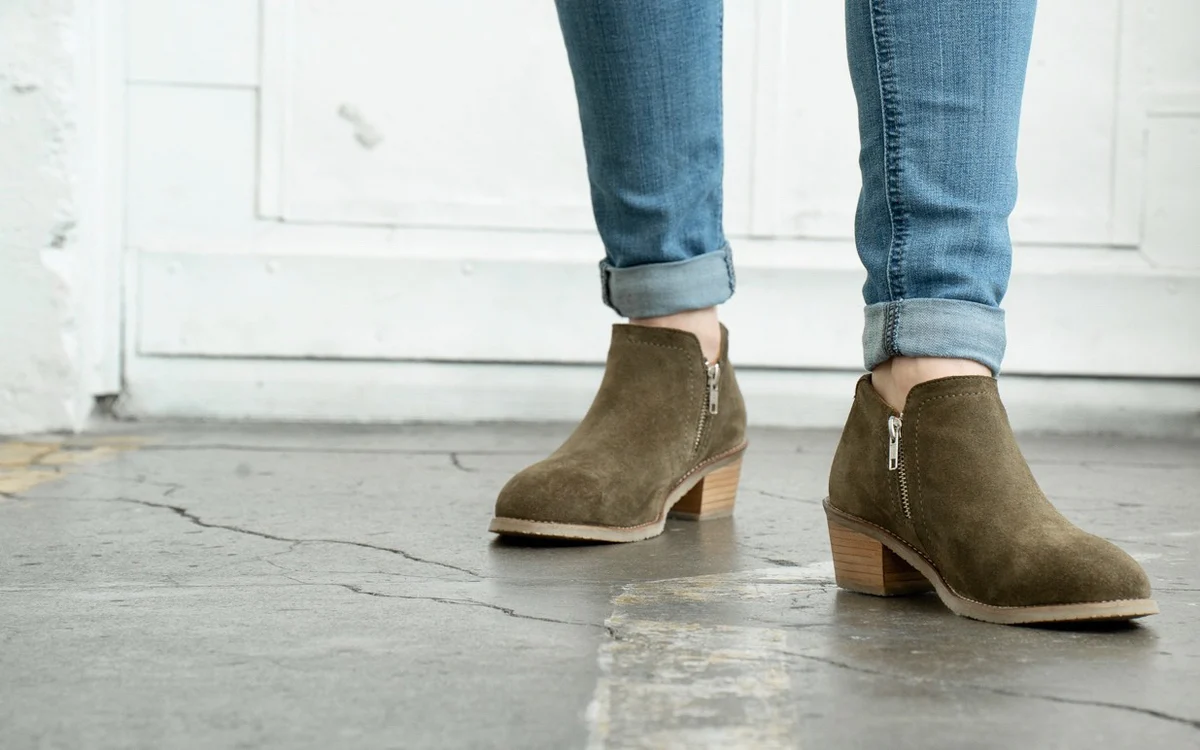 Gravity-Steel-Toe-Safety-Shoe-for-women-in-limited-edition-Olive-Green-Suede-leather-5_120