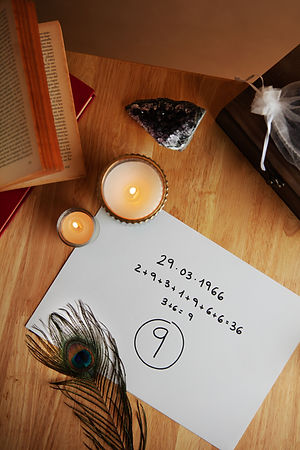 numerologiekonzept-mit-notiz (1).jpg