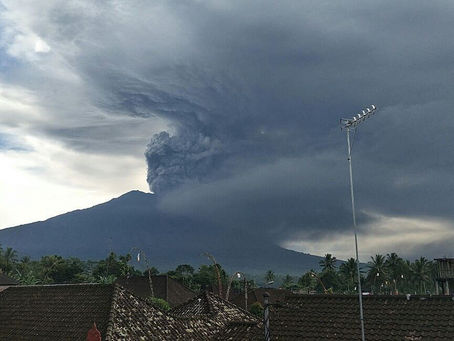 Bali Volcano due to explode, and you can watch it here
