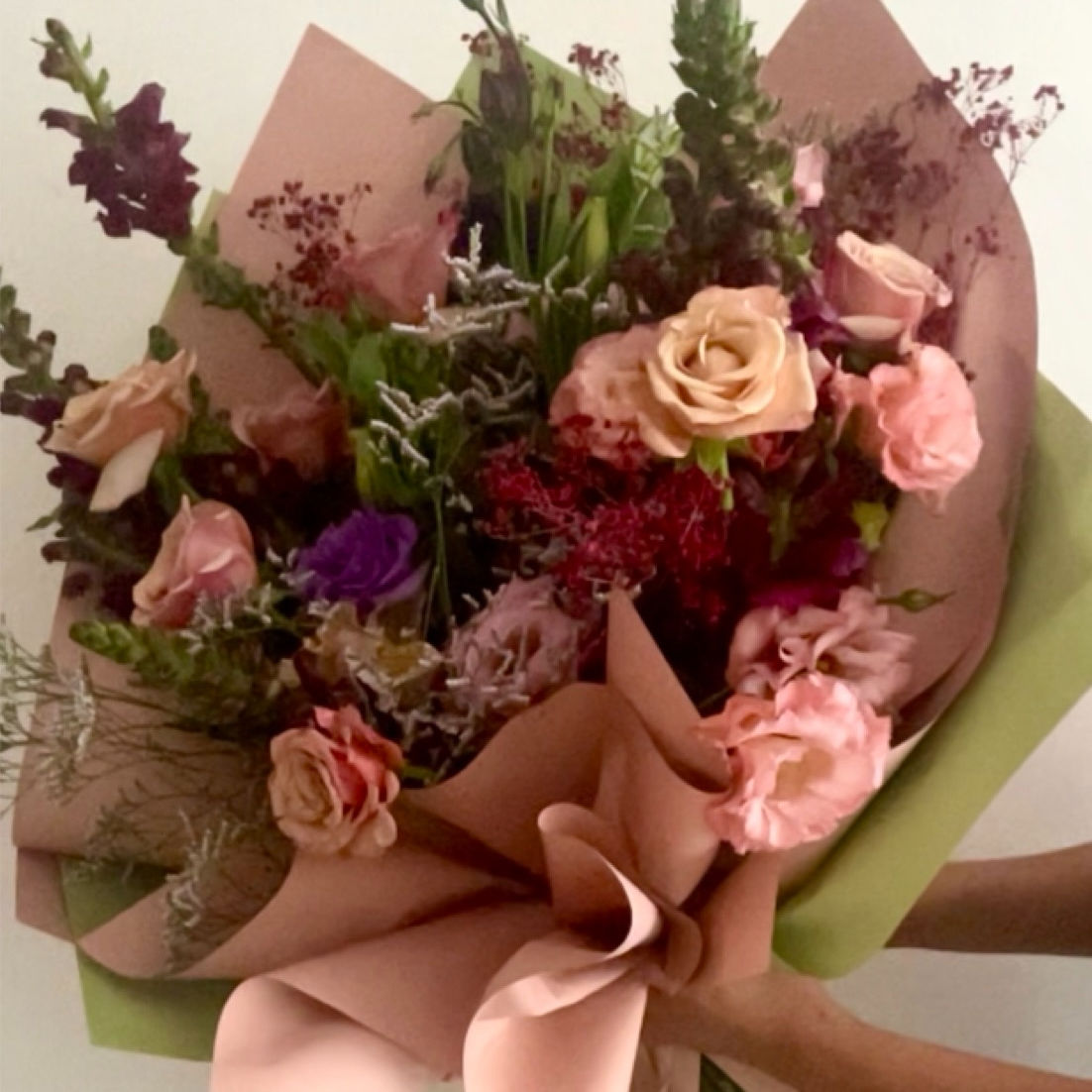 Timeless Charm Bouquet Floral Premium de Lisianthus de La Petite Fleur Floral Desgin