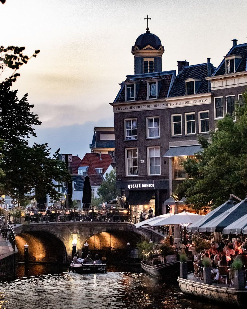 Leiden canals