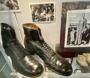 Square Deal Shoe Store, Des Plaines, IL