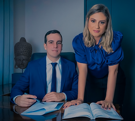 Matheus e Carol, advogados especialistas em Itajaí
