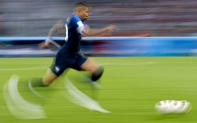mbappe_running.jpg