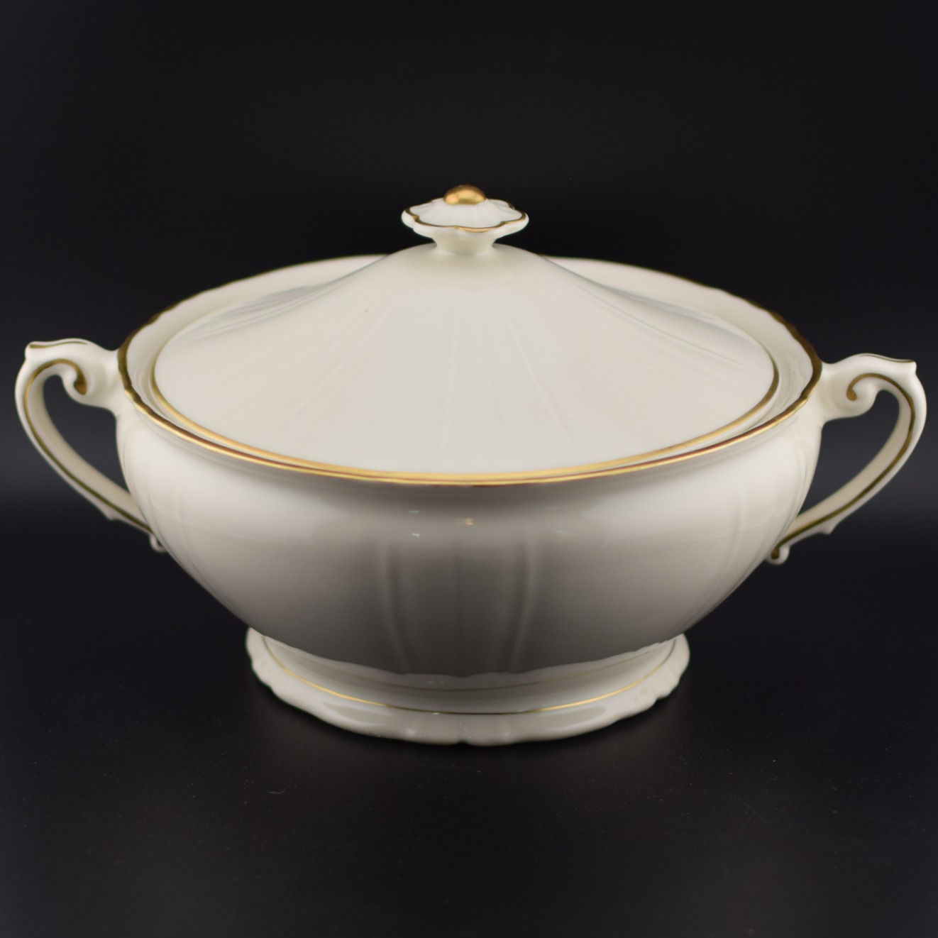 Vegetable Dish with Lid and handles - Old Ivory collection by Syracuse China