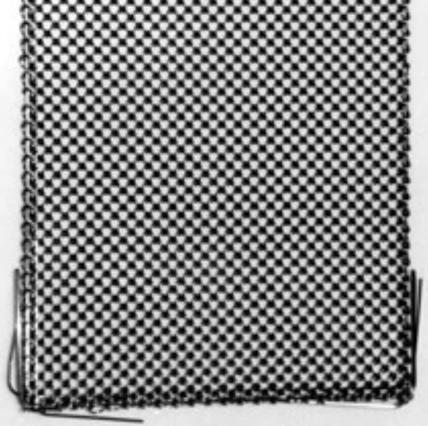 Double crossed drainage mesh for vacuum dryer