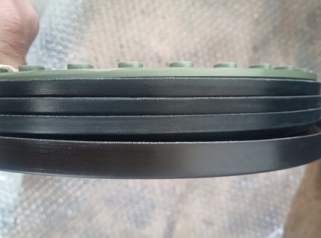 Seal kit for hydraulic press piston and cylinder