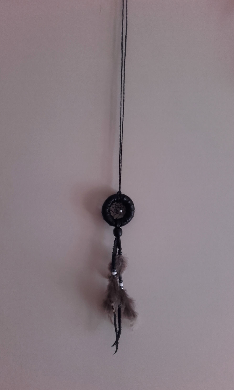 Miniaturbild: Pendentif attrape-rêves cuir noir - ref : NDC 2