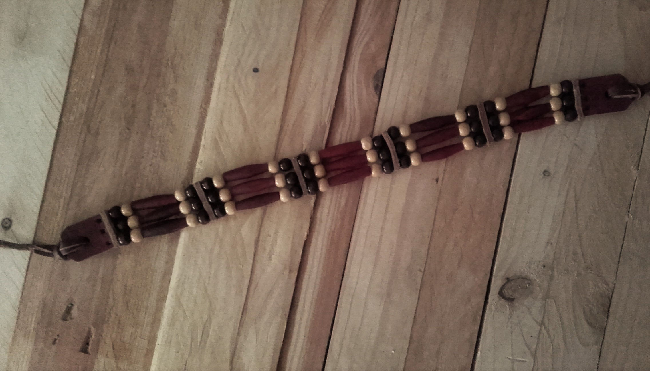 Choker style Amérindien 3 rangs en corne rouge - ref: C 85