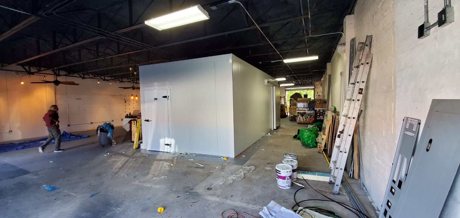 10x20x9 walk in cooler with 12,000 btu refrigeration system