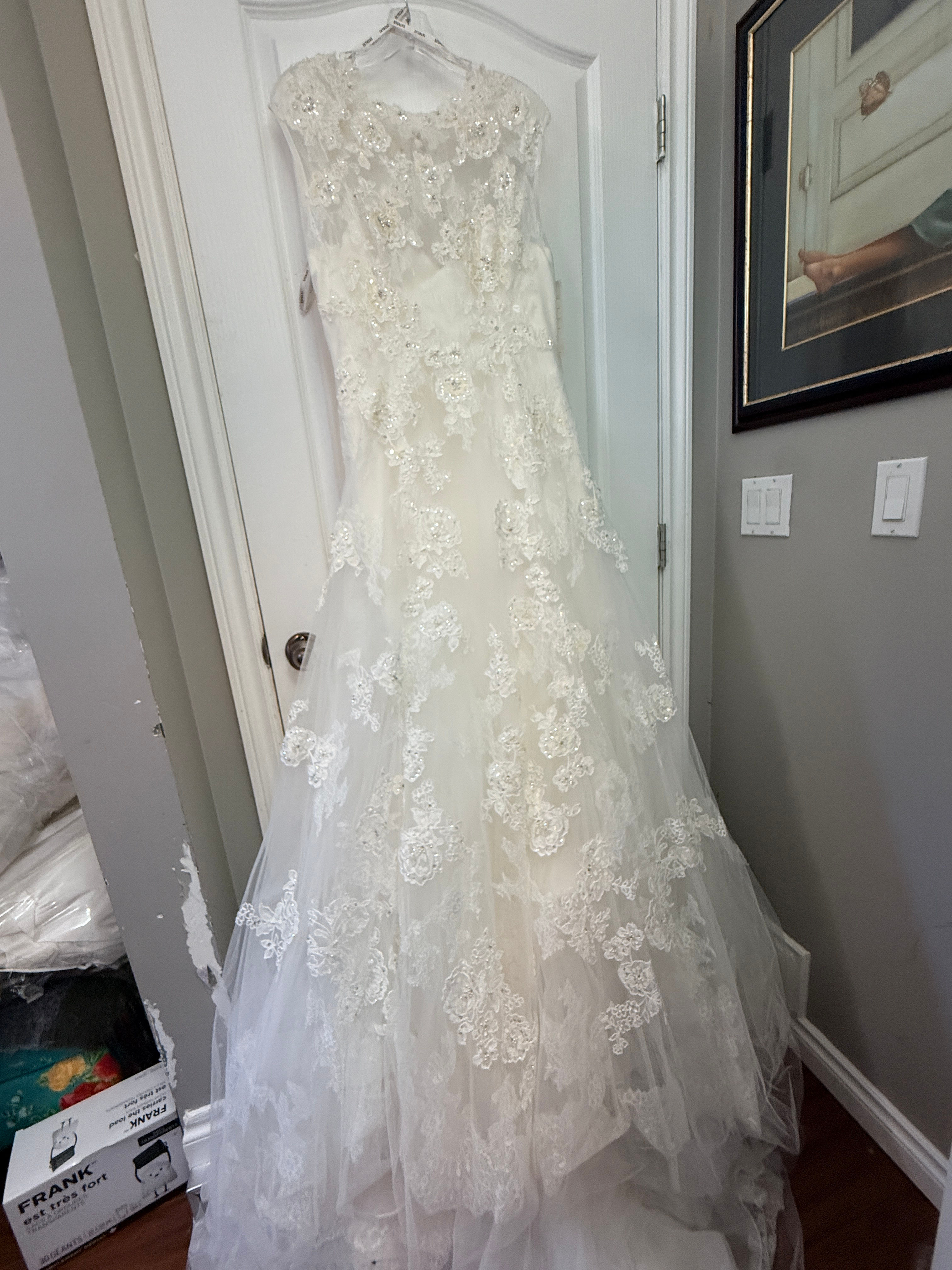 Enzoani Ivory Lace Wedding Gown – Size 12