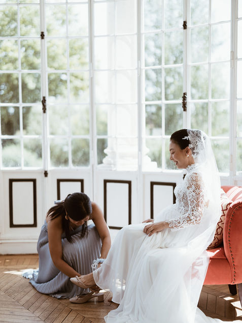photo d'une mariée et sa temoin au chateau madere