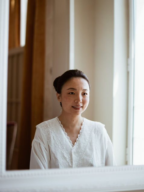 photo portrait d'une mariée aux préparatifs