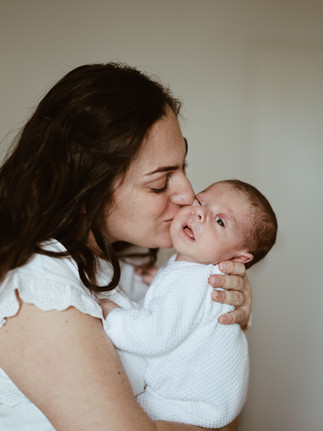 photo porrtait d'une mère et son bébé en séance lifestyle a eysines en gironde