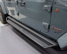 Autosports instalacion estribos jeep despues.jpg
