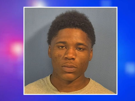 Chicago man robbed driver at gunpoint, tried to evade cops by dressing as a woman