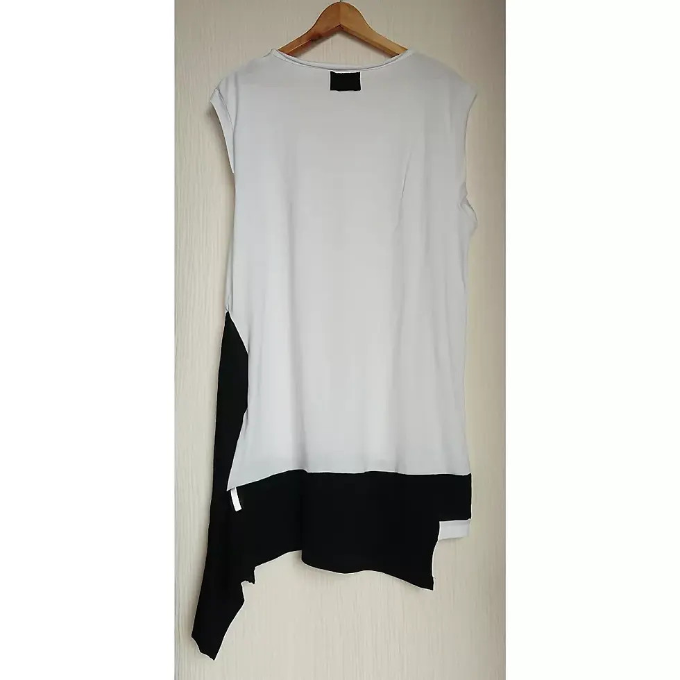 Thumbnail: Oversized Sleeveless White Shirt