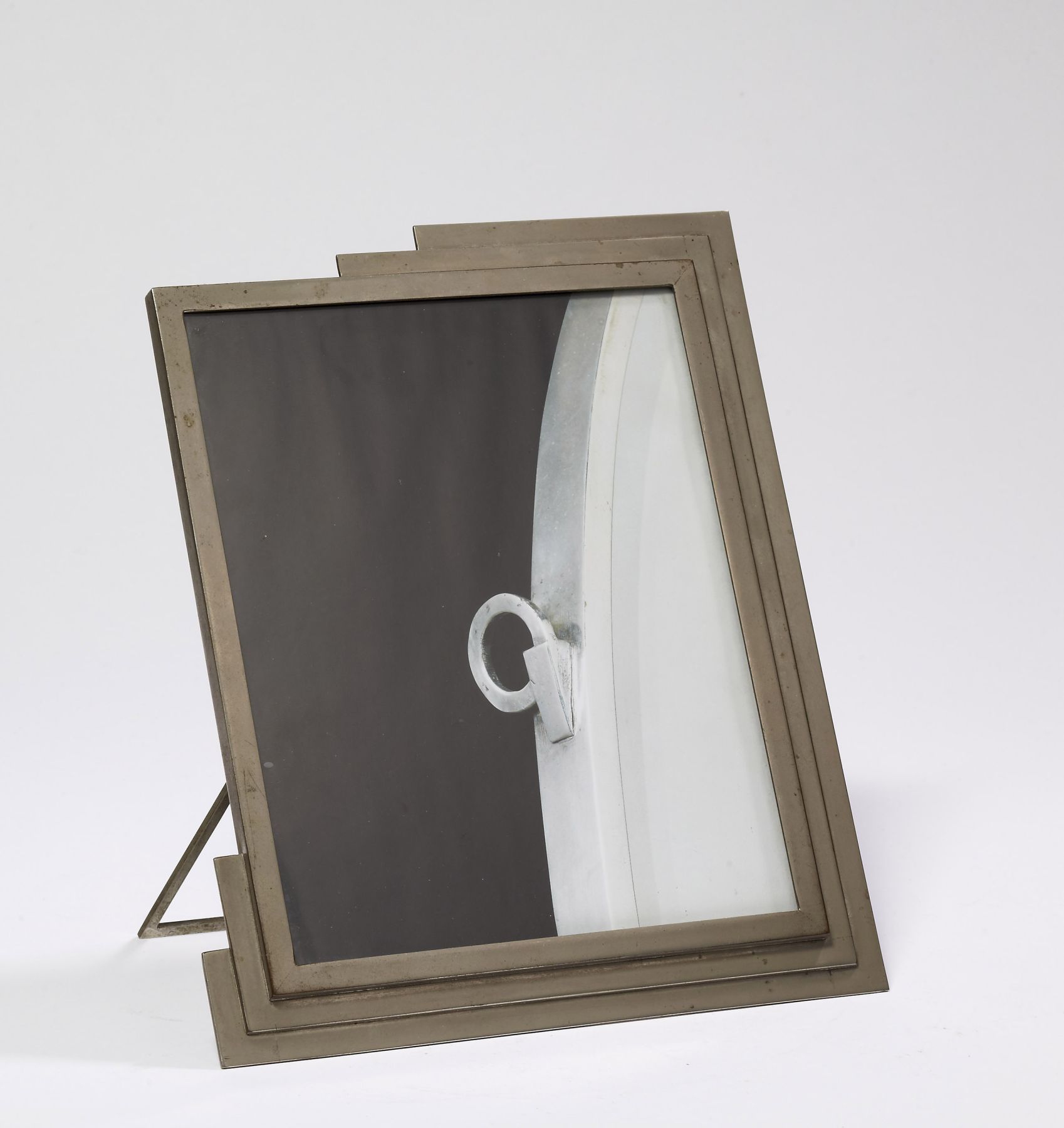 Miroir en métal signé DESNY