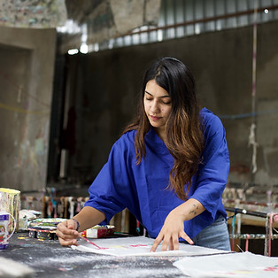 Sorahi artisan applying hand print design on fabric in Jaipur workshop