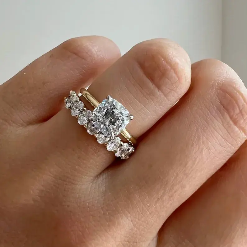 Thumbnail: Oval Eternity Band