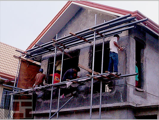 Workers preparing the wallsurface for finishing