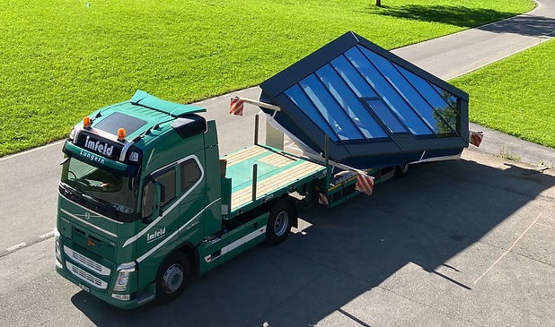 Sattelschlepper mit Spezialtransport