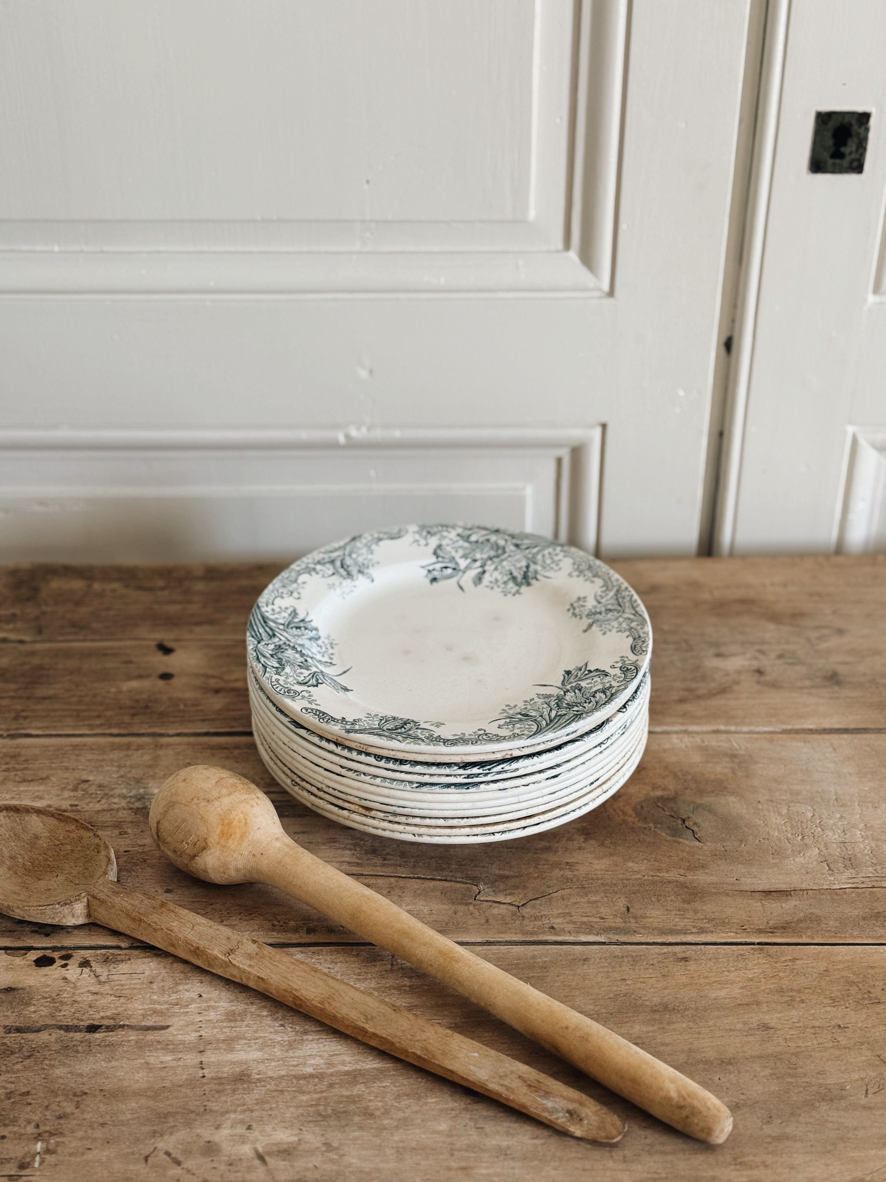 Assiettes terre de fer LG Clairefontaine, modèle Mozart