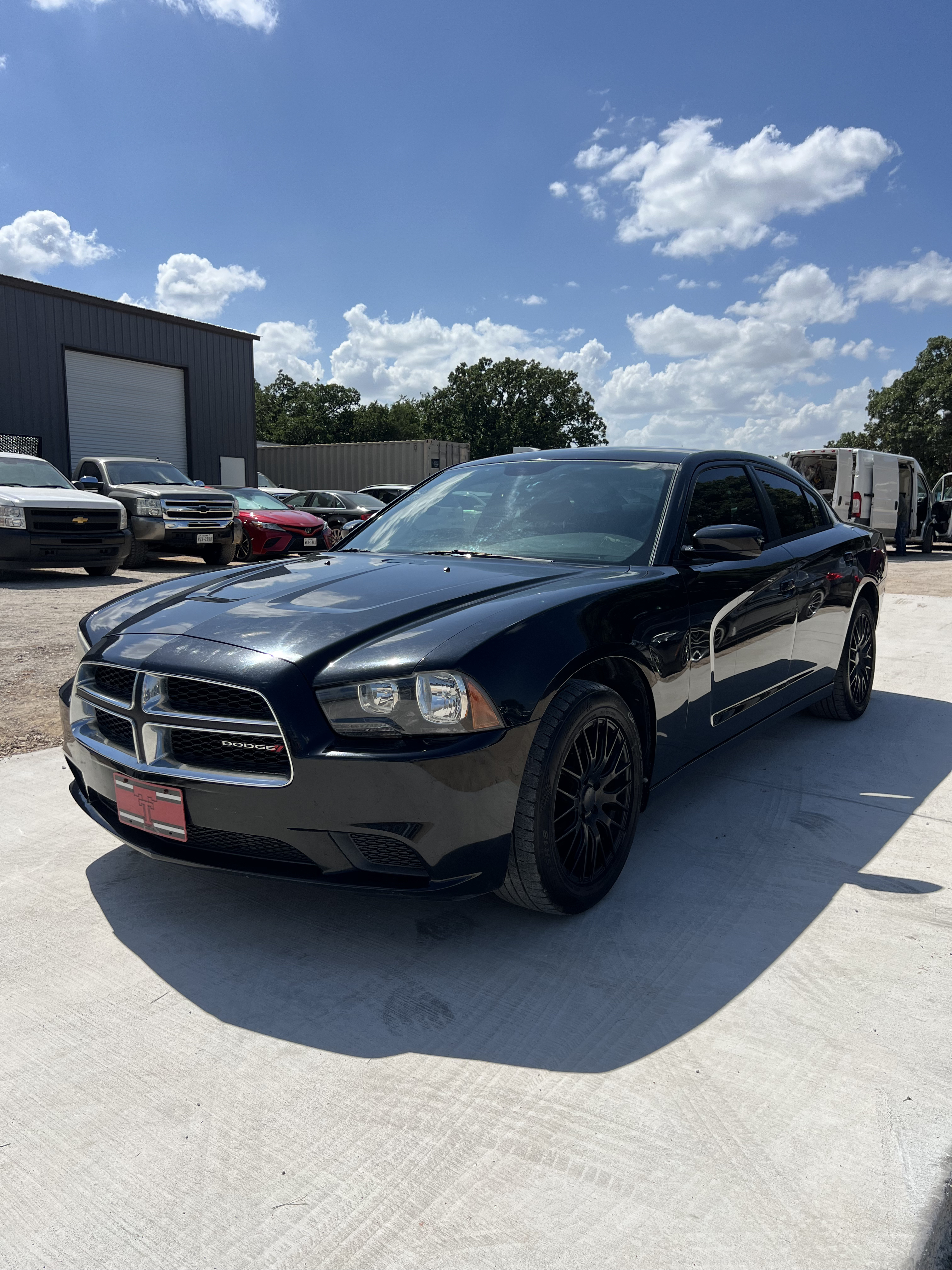 2014 Dodge Charger SE's photo