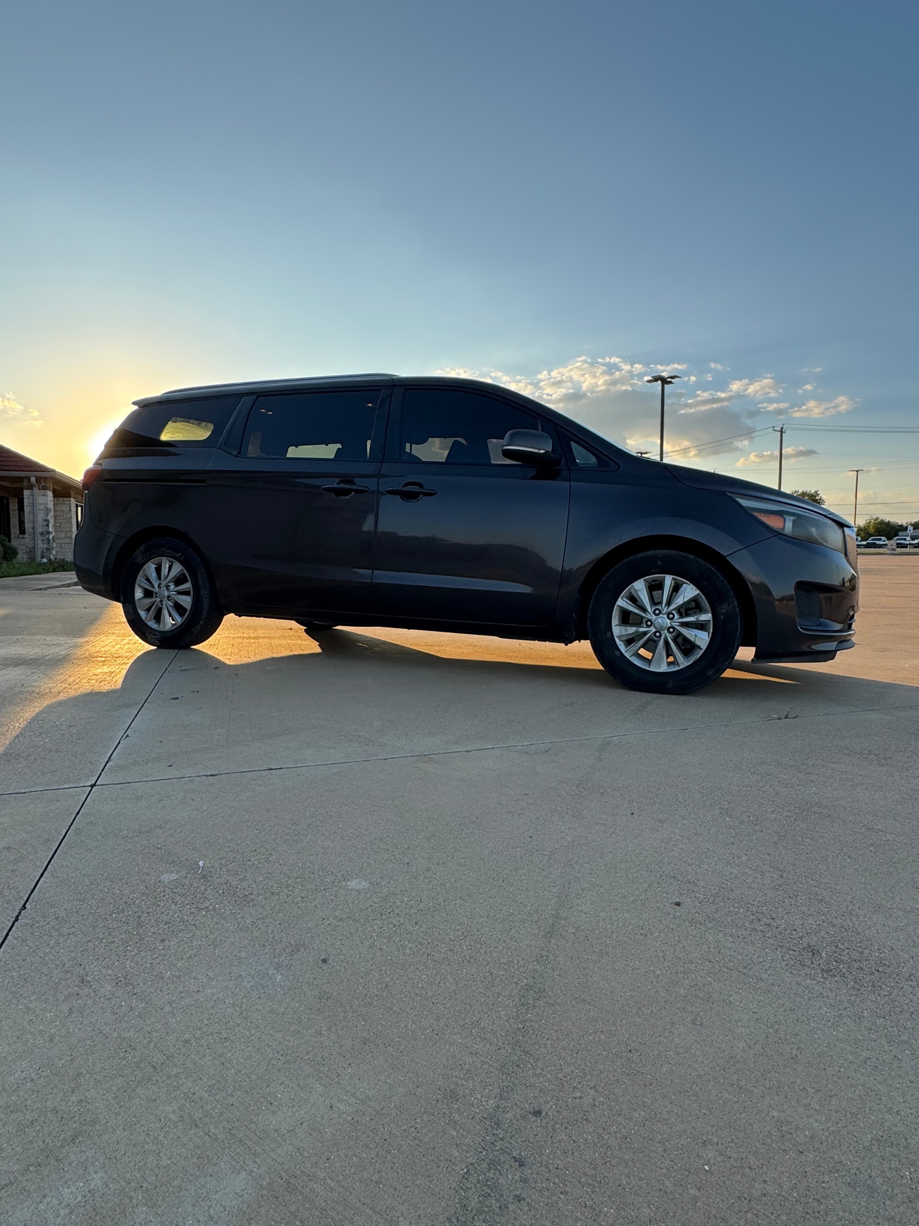 2016 Kia Sedona LX's photo