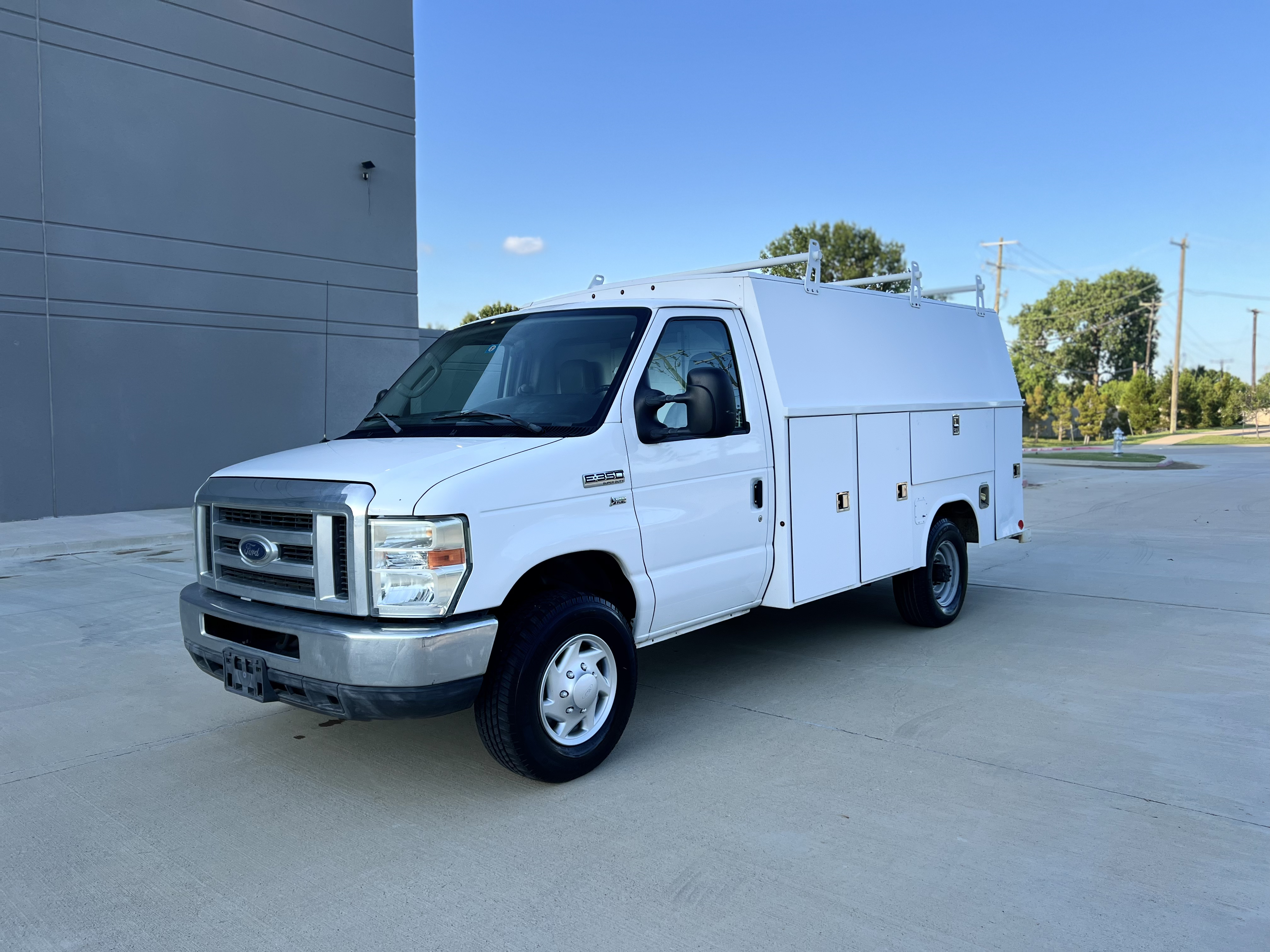 2011 Ford E-Series's photo