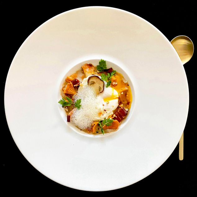 Œuf poché au lard fumé, crème de cèpes
