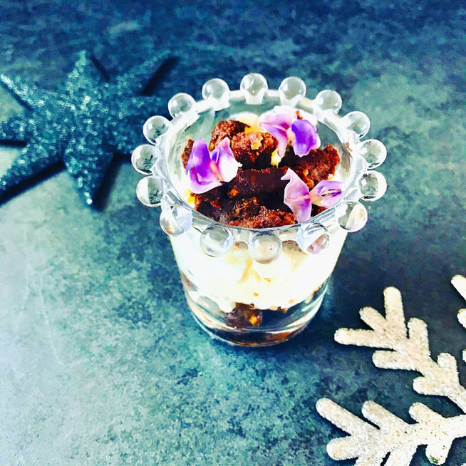 Panna cotta, brisure de sablé, chocolat, noix de pécan