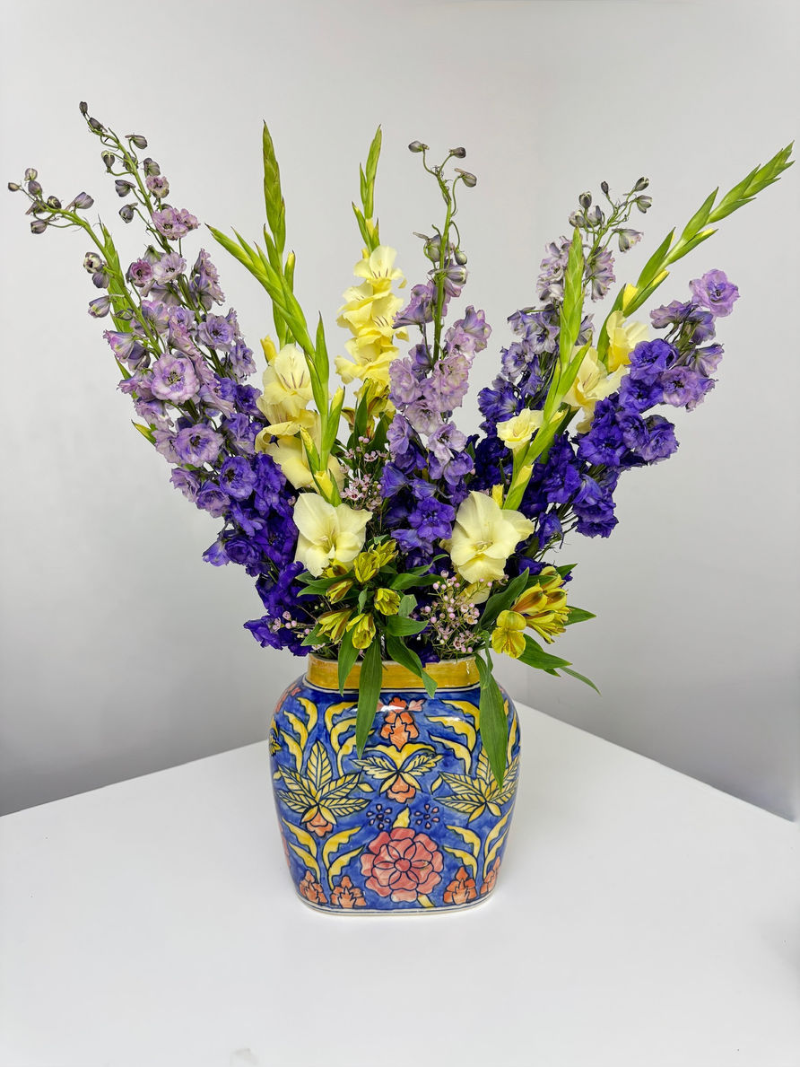 With our Monthly Seasonal Designer’s Collection, each delivery is a special chapter told through flowers.