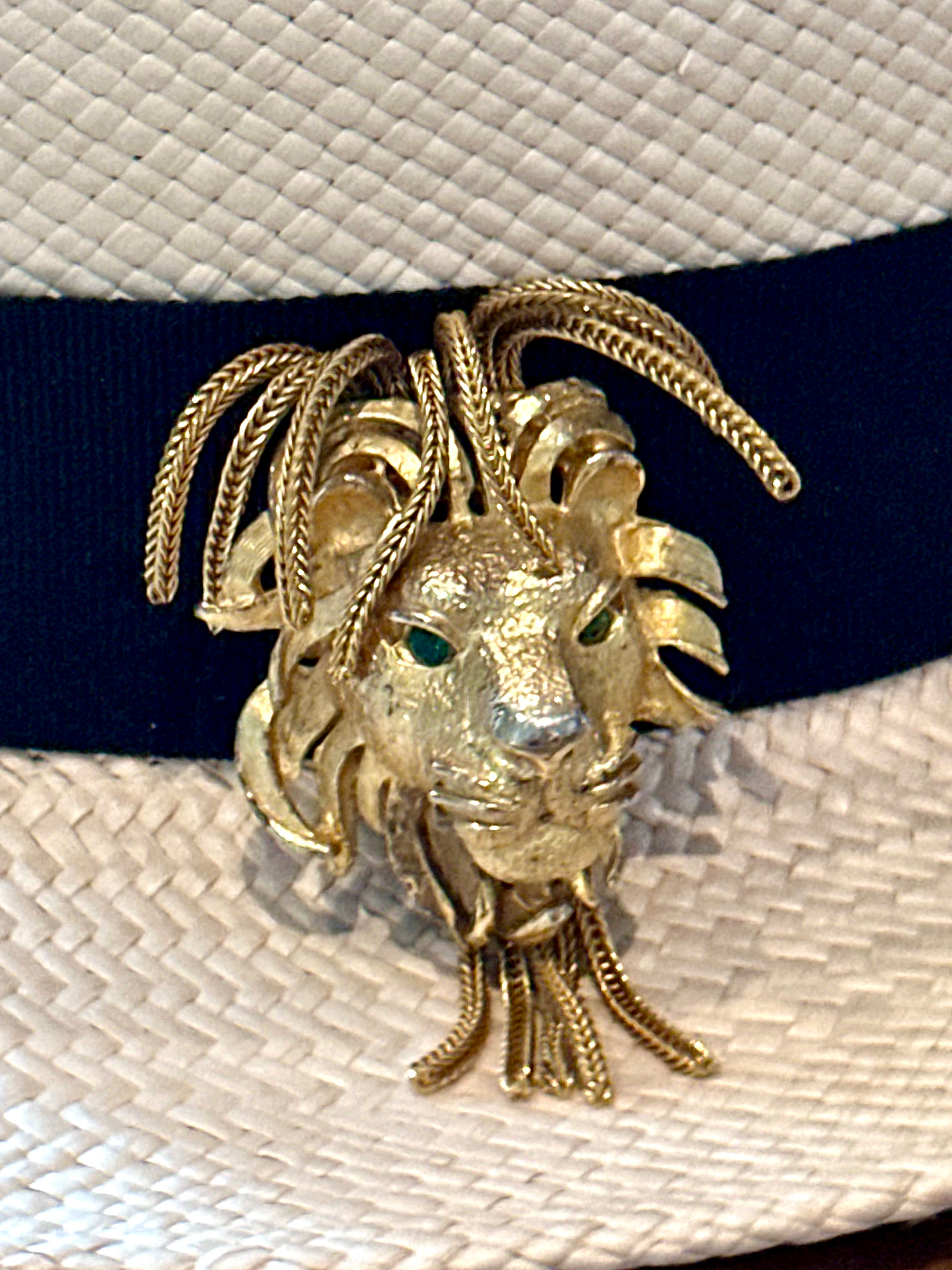 Lion head Chain brooch