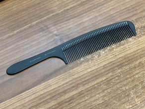 66ナイロン/カーボンのヘアコームにUVレーザーでマーキング