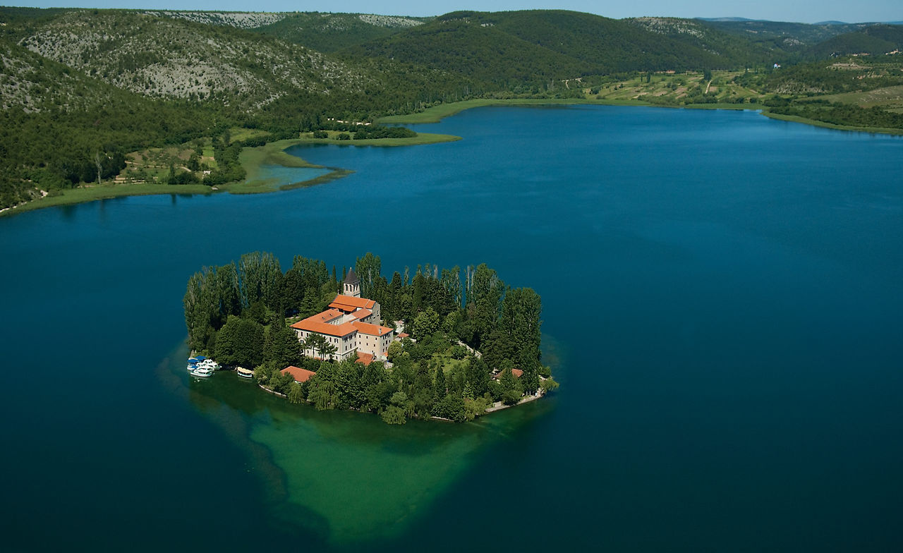Visovacko-jezero_1-scaled.jpg