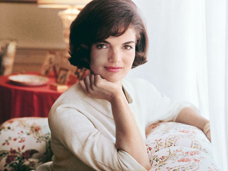 How to Dress Like an Elegant Woman of the 1950s