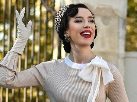 How to Dress Like an Elegant Woman of the 50s