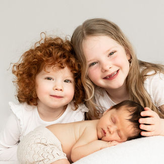 Newborn and Sisters Portrait | Caz Wales Photography Studio based in Thame, Oxfordshire
