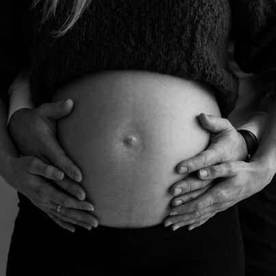 Natural Maternity and Pregnancy Photography | Caz Wales Photography | Thame, Haddenham, Long Crendon, Oxford, Bledlow Ridge, Gerrards Cross, Marlow, Beaconsfield